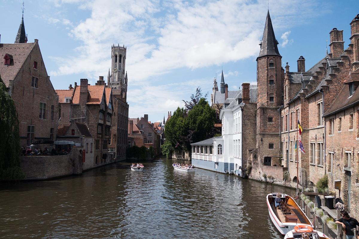 Bruges canal houses
