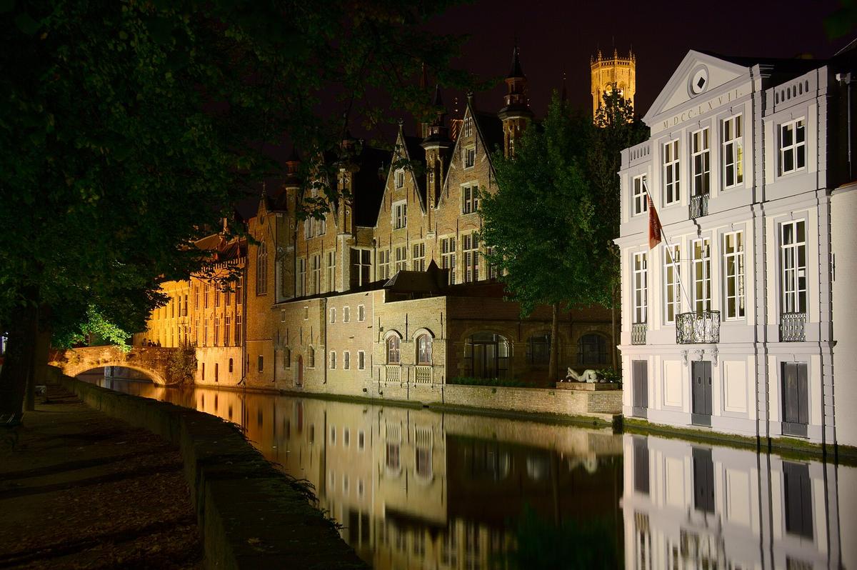 Bruges canal houses