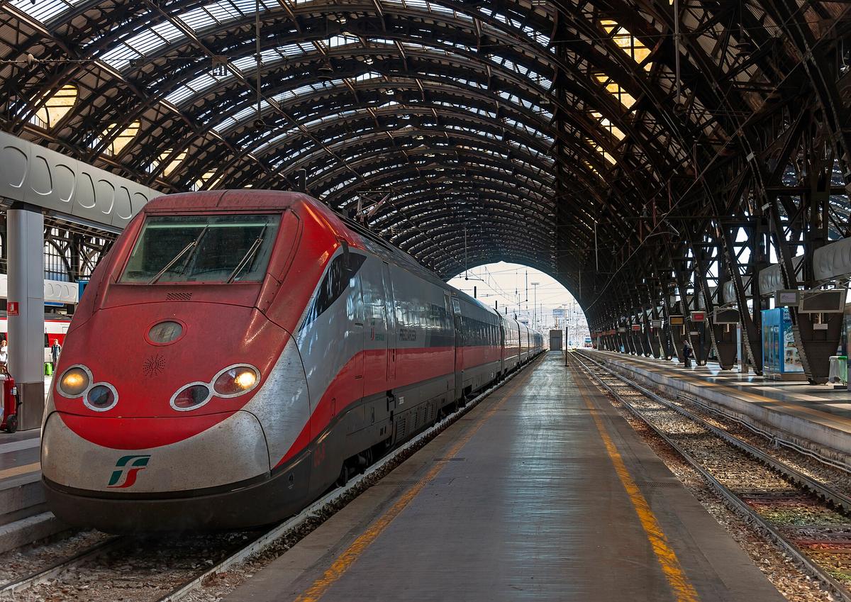 Frecciarossa train Italy platform