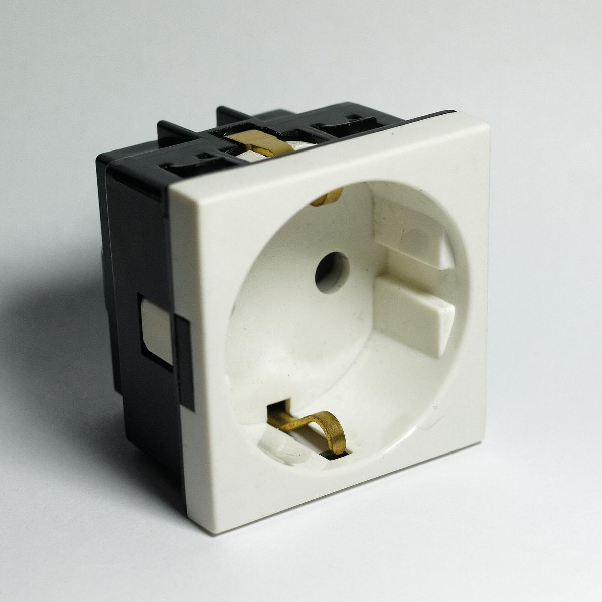Schuko socket Type F