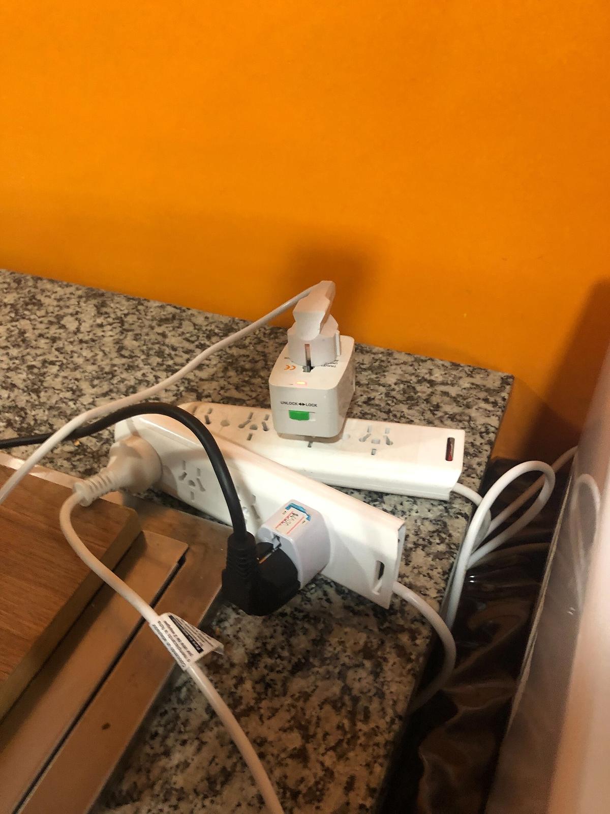 universal travel adapter plug