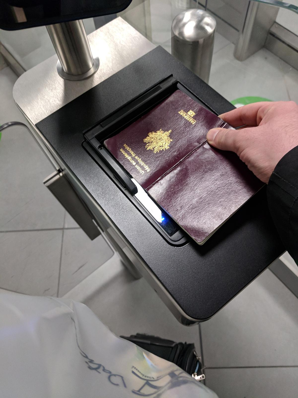 France passport control