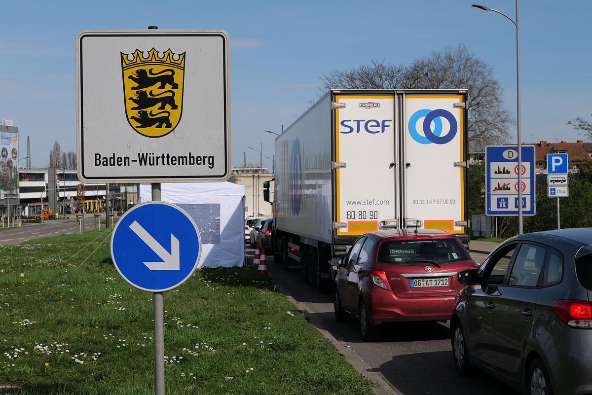 German border control passport check