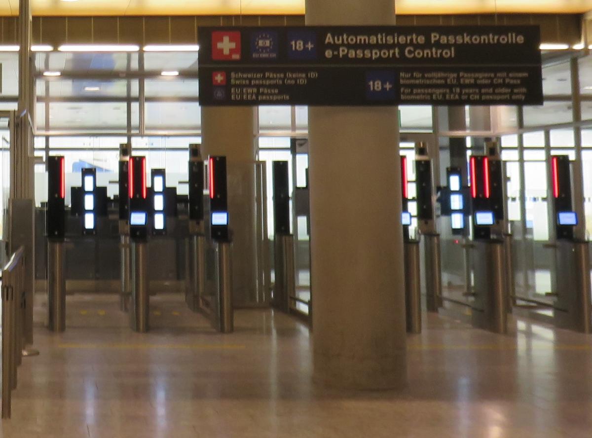 Switzerland passport control